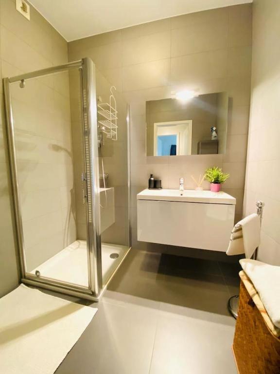 Airy And Spacious 3 Bedroom W Terrace&parking * Luxemburg
