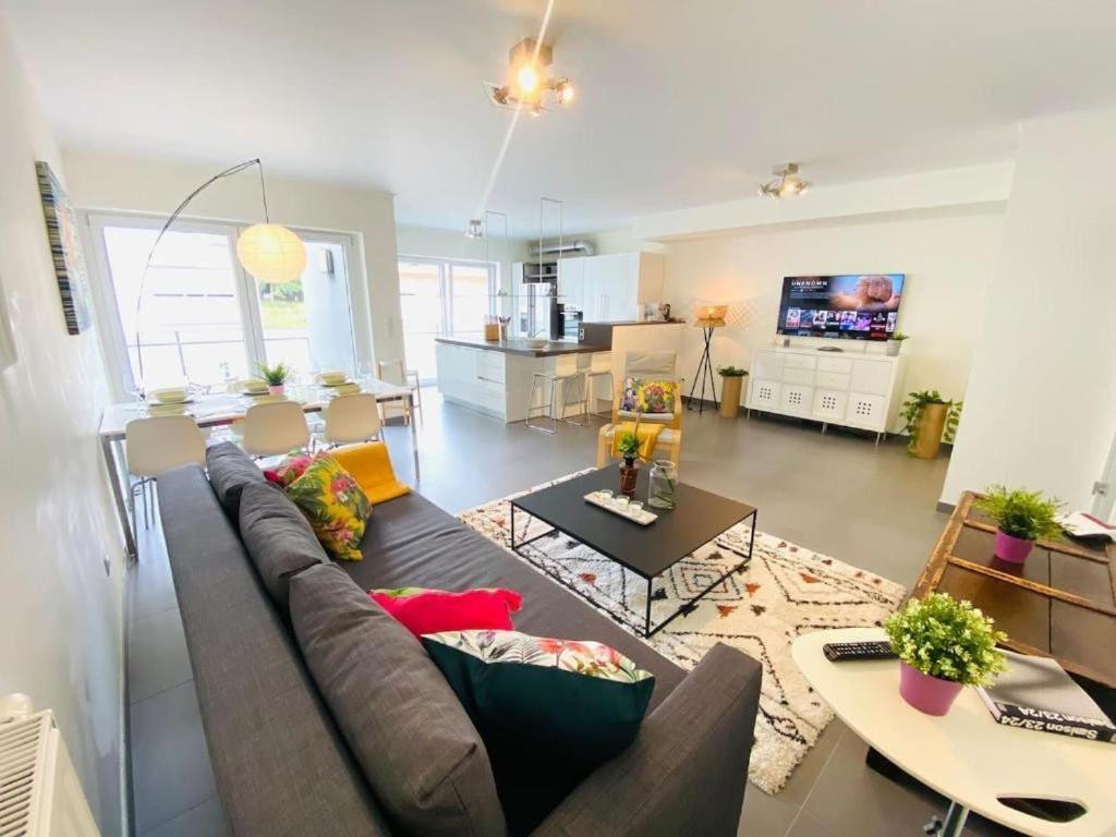 Airy And Spacious 3 Bedroom W Terrace&parking Apartment *